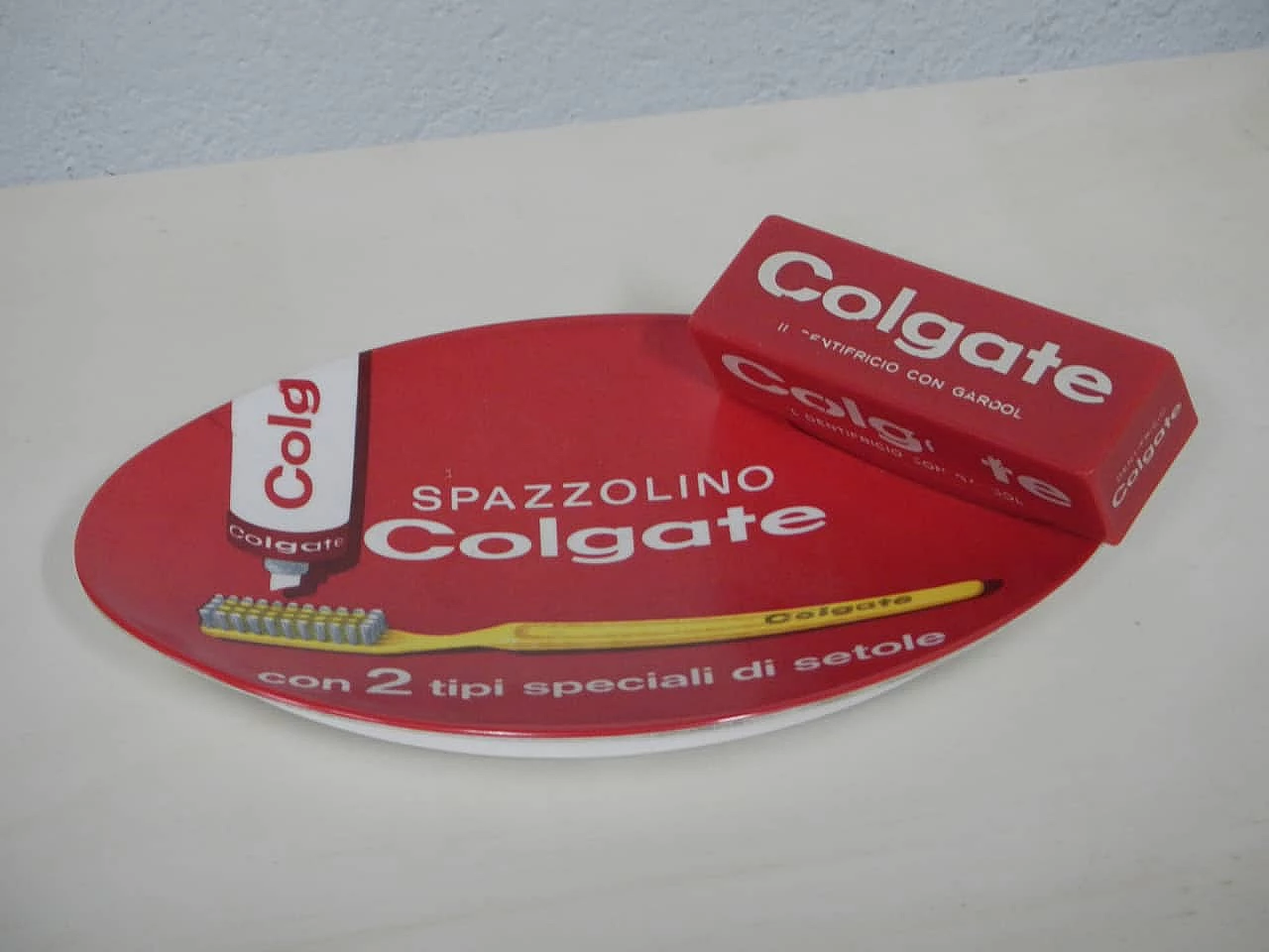 Vassoio pubblicitario Colgate in plastica, anni '60 1