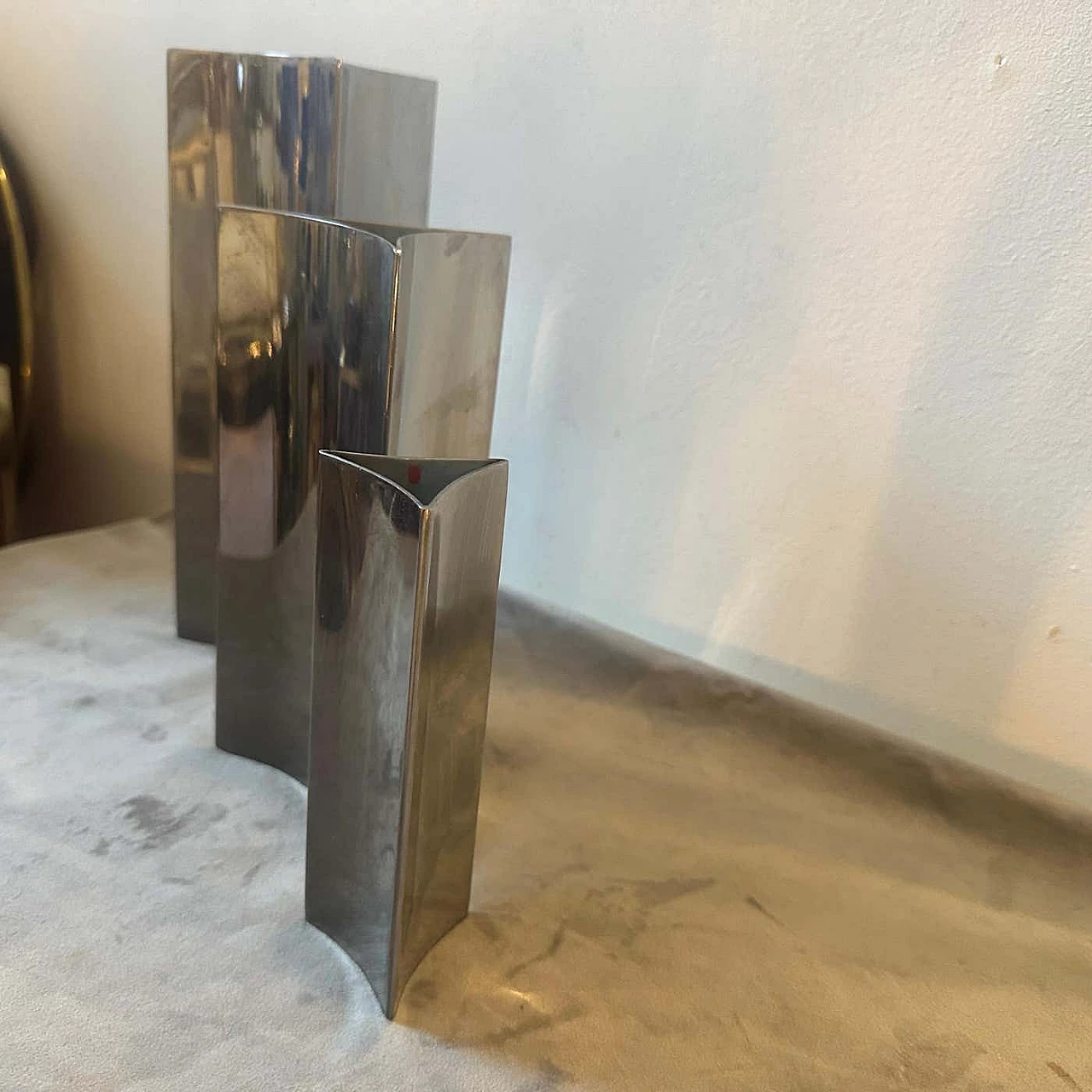 3 Triangular steel vases in the style of Sabattini, 1980s 4