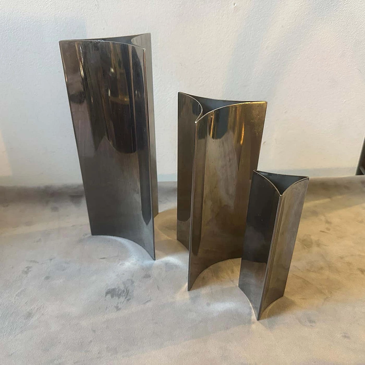 3 Triangular steel vases in the style of Sabattini, 1980s 6