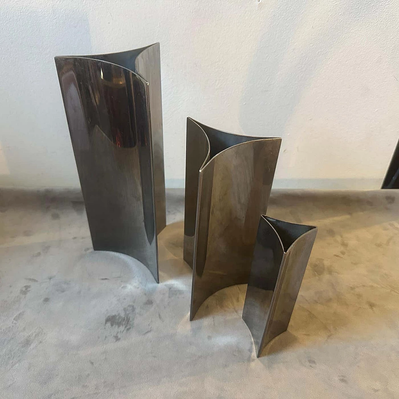 3 Triangular steel vases in the style of Sabattini, 1980s 8