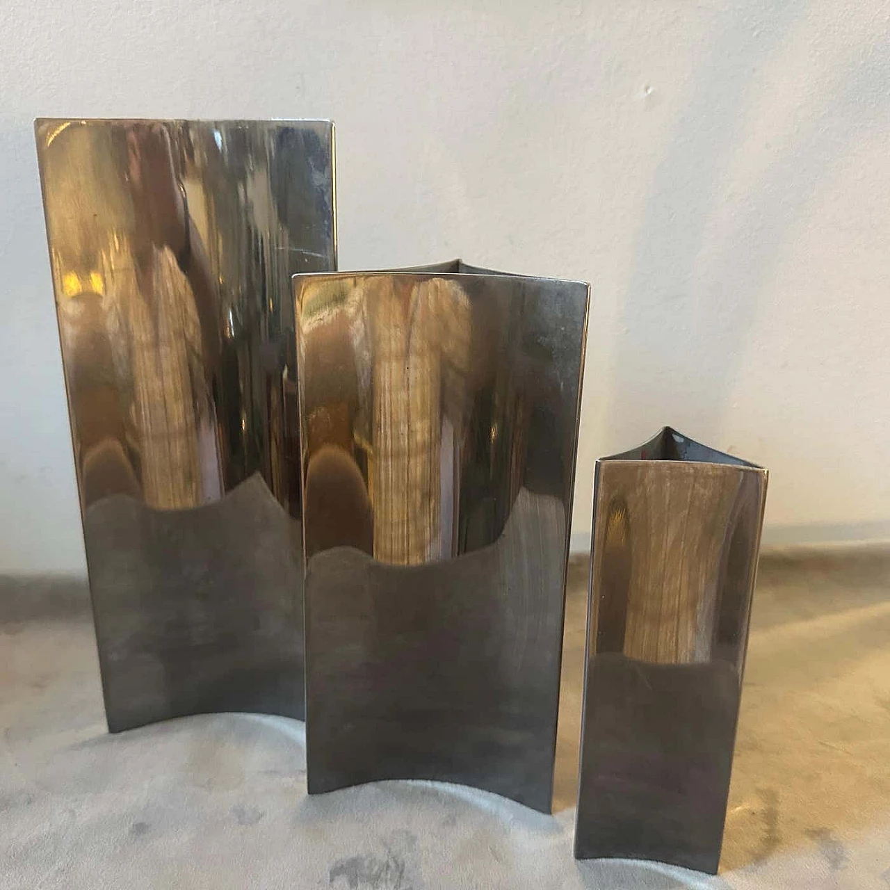 3 Triangular steel vases in the style of Sabattini, 1980s 9