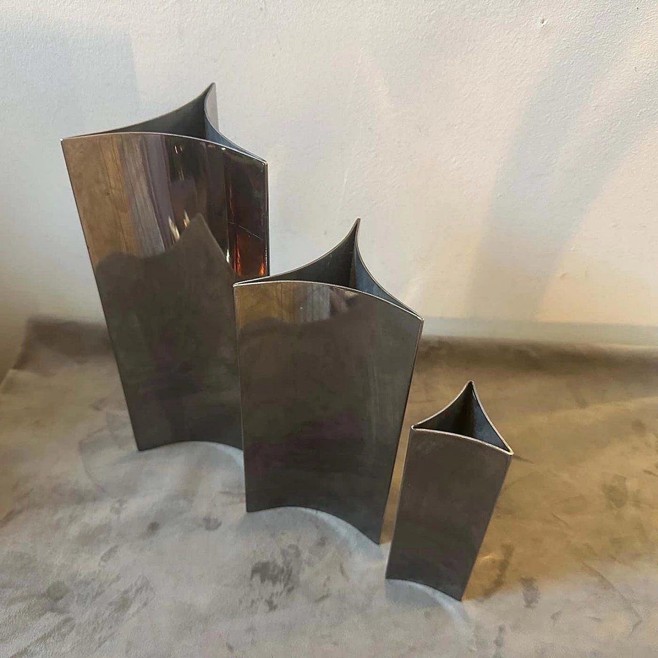 3 Triangular steel vases in the style of Sabattini, 1980s 11