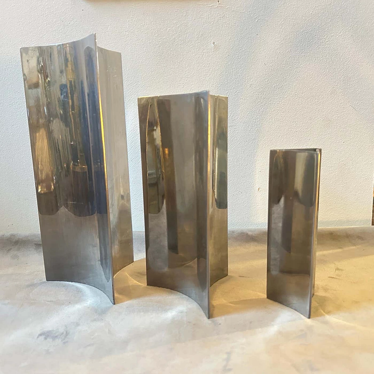 3 Triangular steel vases in the style of Sabattini, 1980s 12