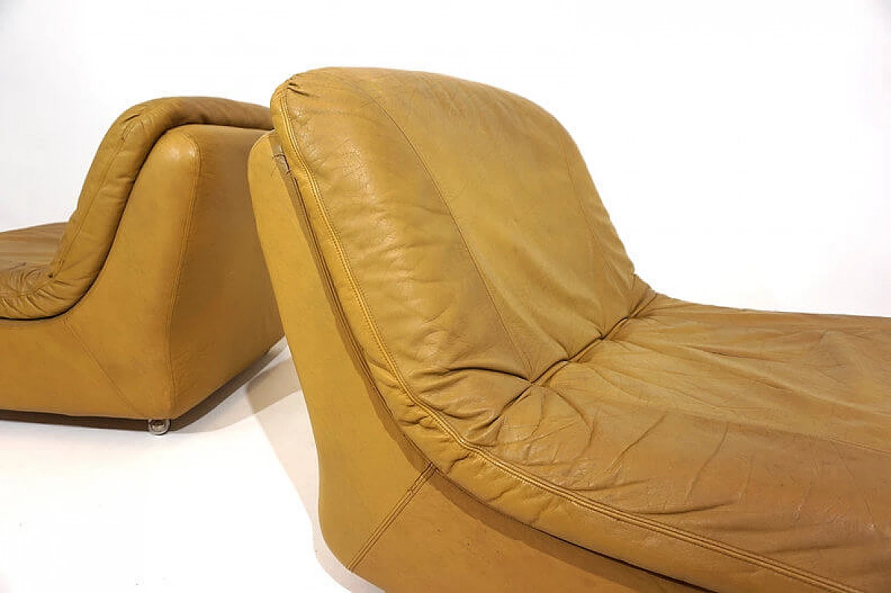 Pair of leather armchairs by Dreipunkt International, 1970s 4