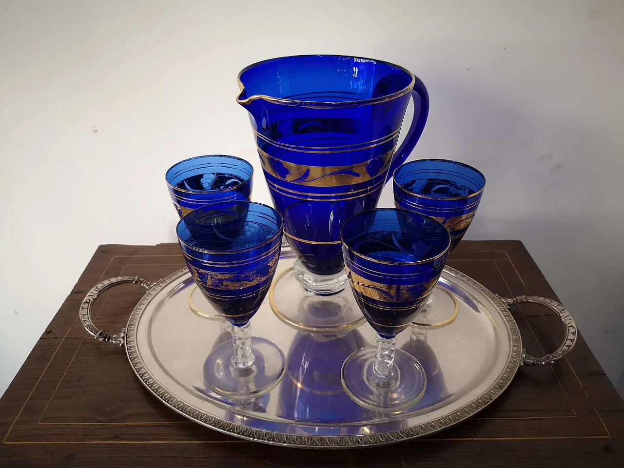 4 Bicchieri e caraffa in vetro di Murano blu cobalto e oro, metà '800 2