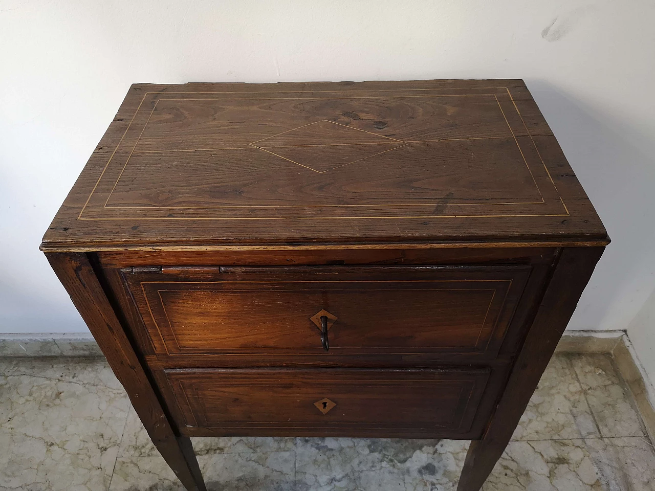 Louis XVI chestnut chest of drawers, 18th century 4