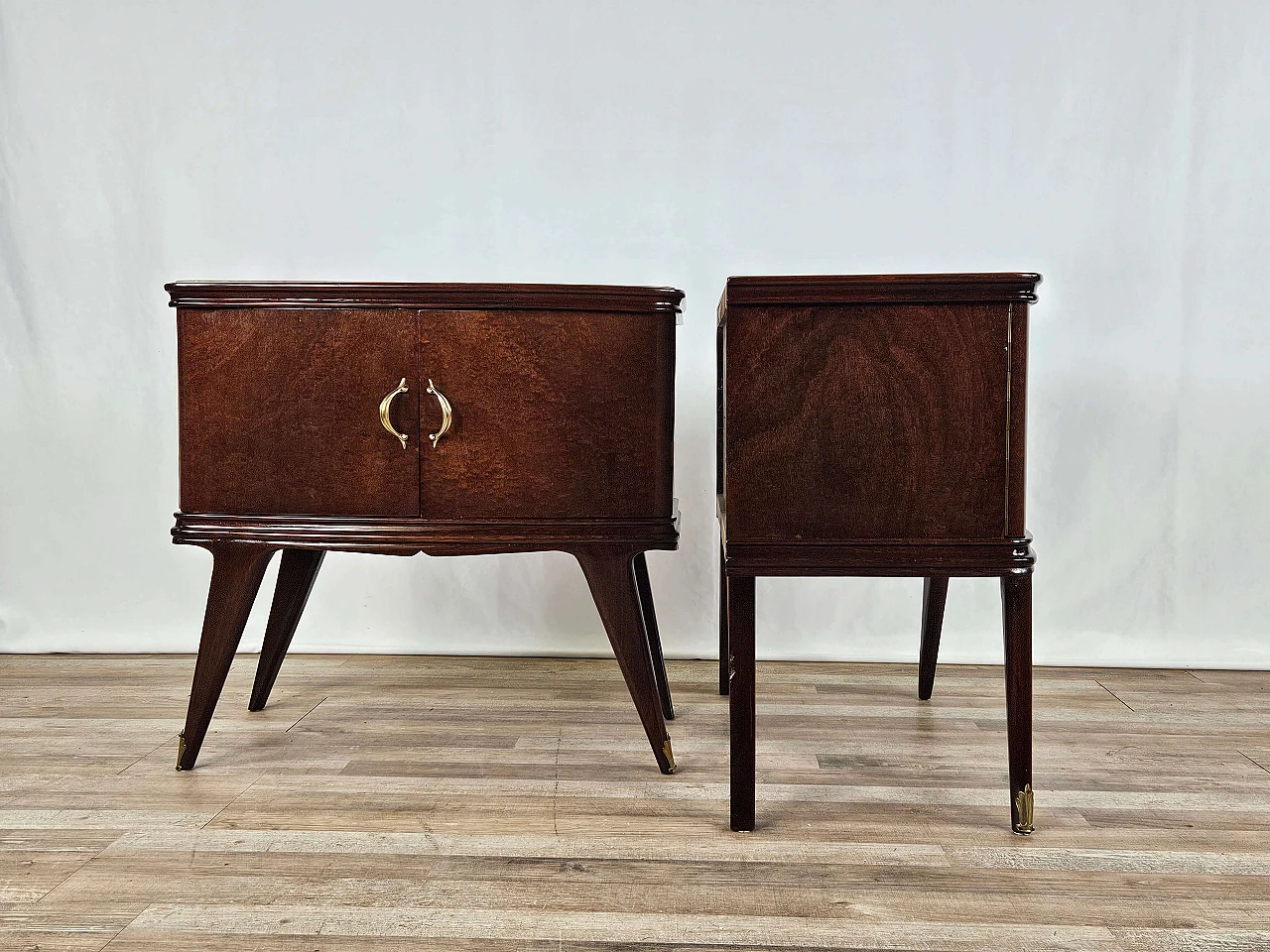 Pair of mahogany feather bedside tables with glass and brass handles, 1950s 4