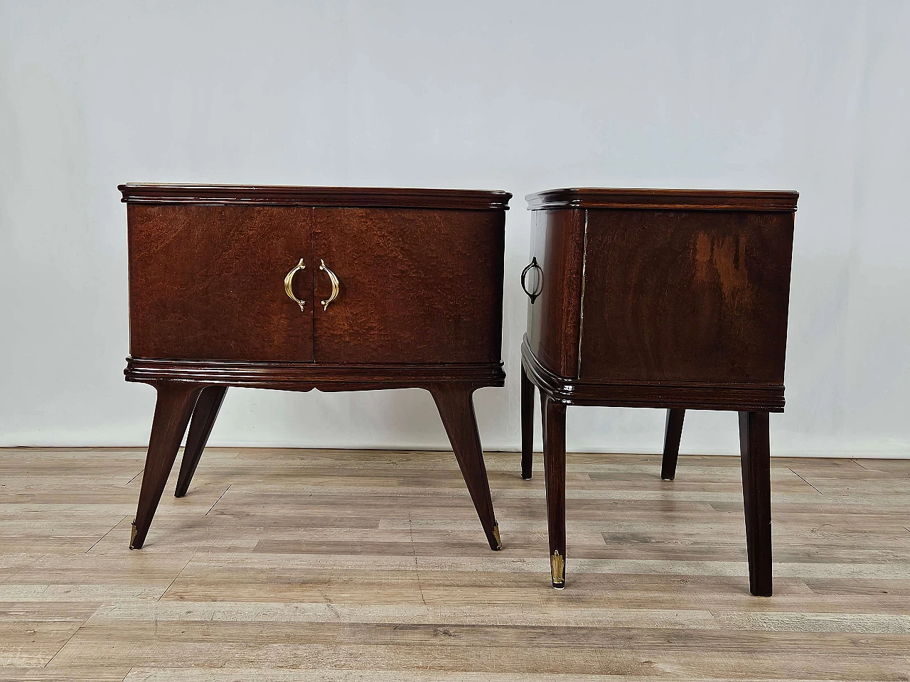 Pair of mahogany feather bedside tables with glass and brass handles, 1950s 6