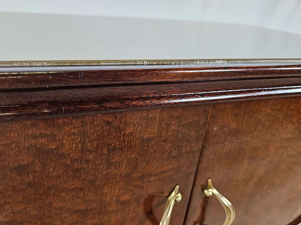 Pair of mahogany feather bedside tables with glass and brass handles, 1950s 15