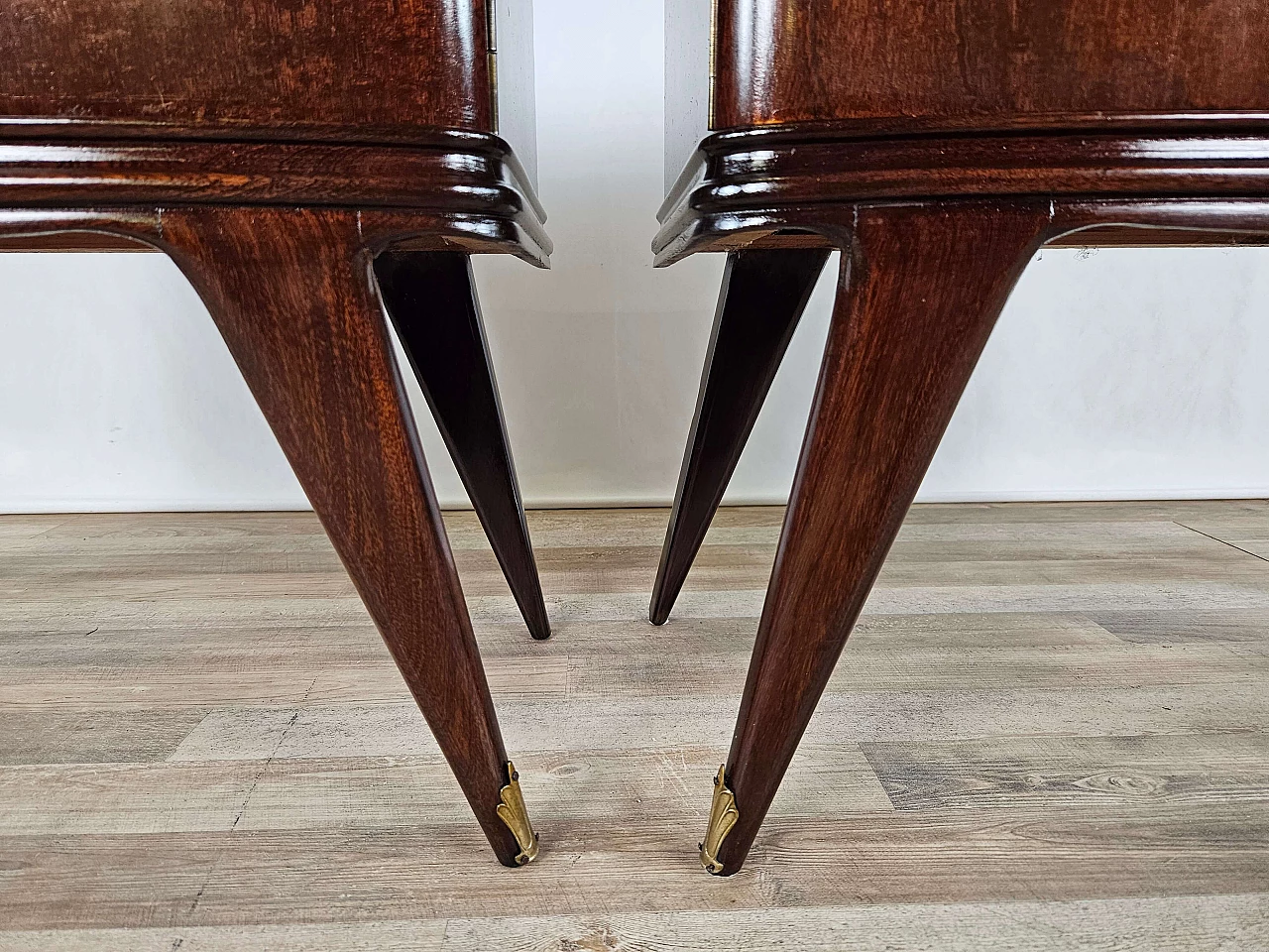 Pair of mahogany feather bedside tables with glass and brass handles, 1950s 32