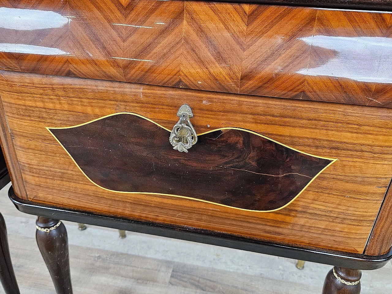 Pair of mahogany, maple and rosewood bedside tables with glass top and flap, 1960s 18