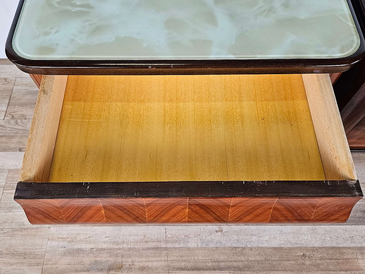 Pair of mahogany, maple and rosewood bedside tables with glass top and flap, 1960s 20