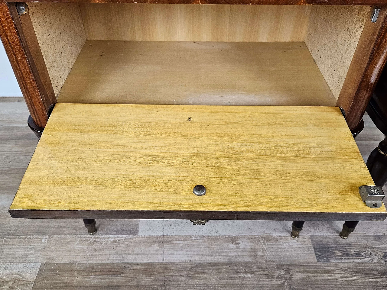 Pair of mahogany, maple and rosewood bedside tables with glass top and flap, 1960s 27