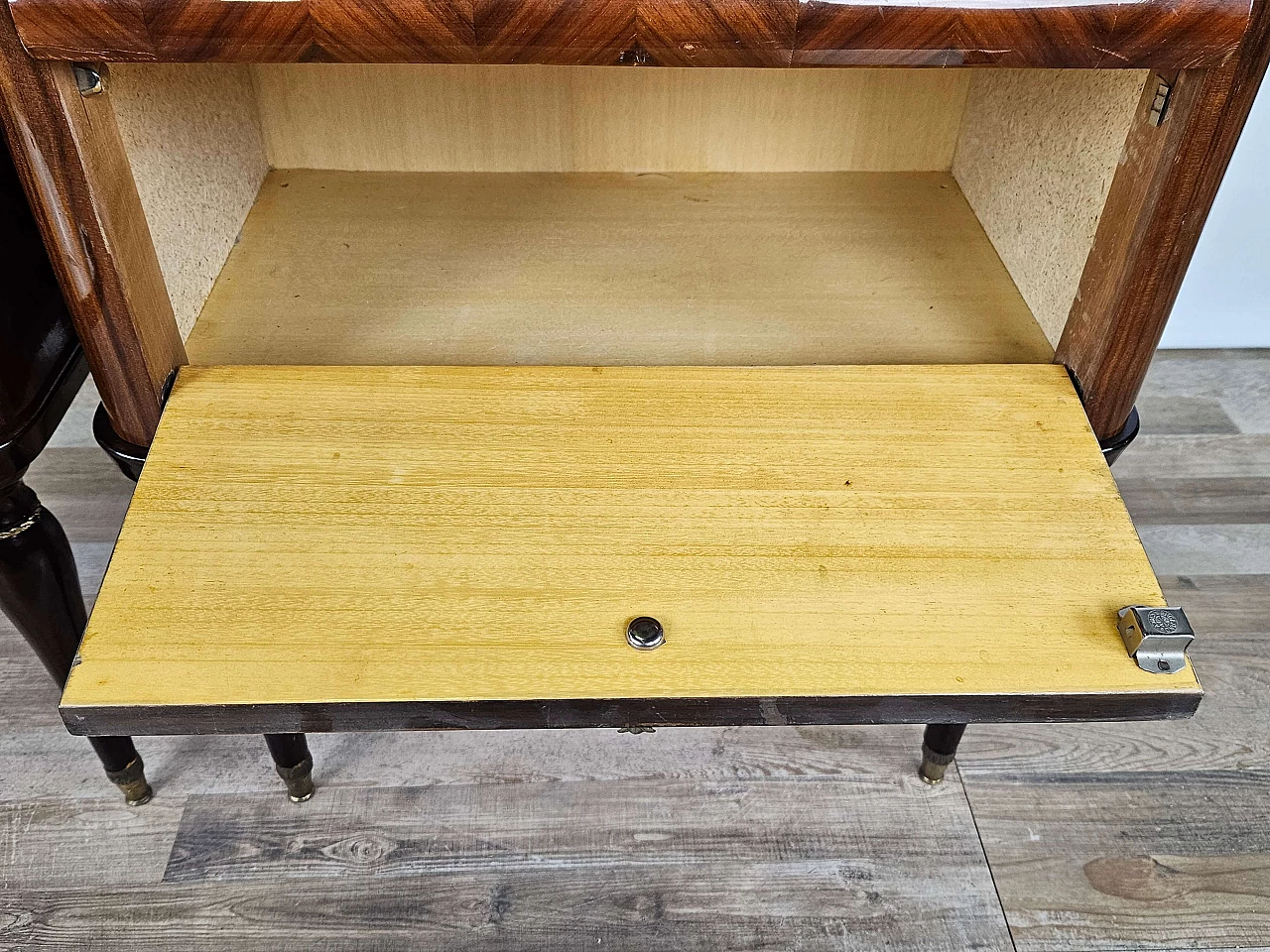 Pair of mahogany, maple and rosewood bedside tables with glass top and flap, 1960s 30