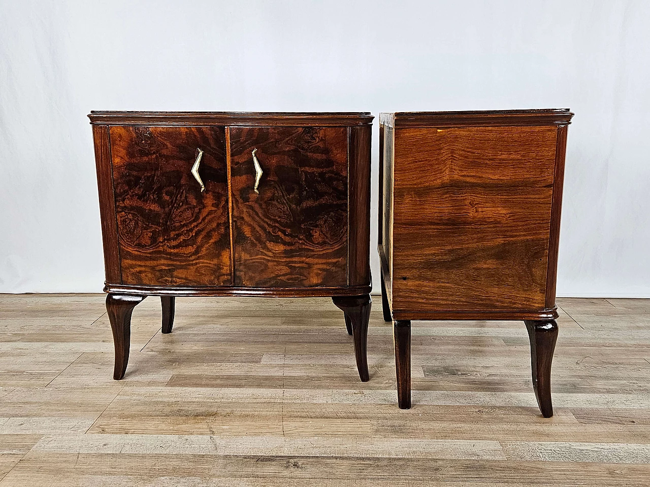 Pair of walnut bedside tables with brass handles and wavy legs, 1950s 5