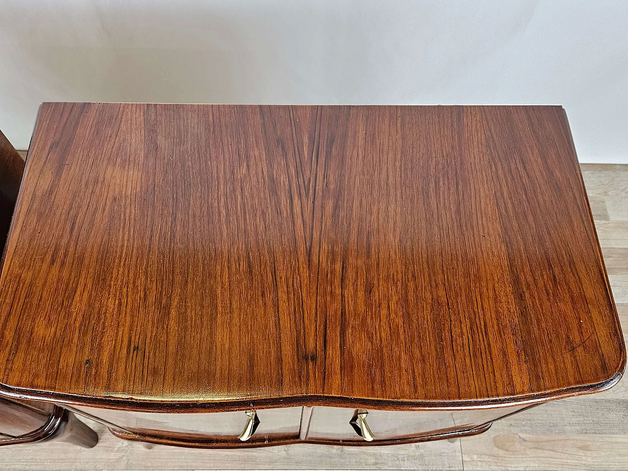 Pair of walnut bedside tables with brass handles and wavy legs, 1950s 8