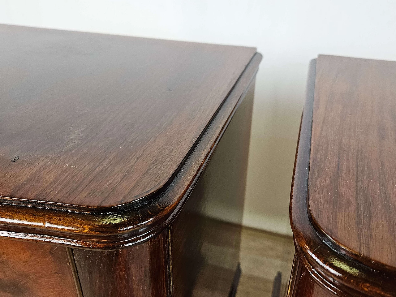 Pair of walnut bedside tables with brass handles and wavy legs, 1950s 12