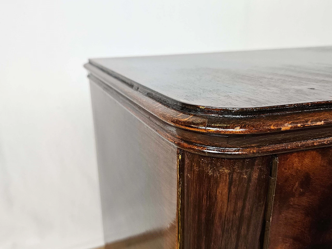 Pair of walnut bedside tables with brass handles and wavy legs, 1950s 13