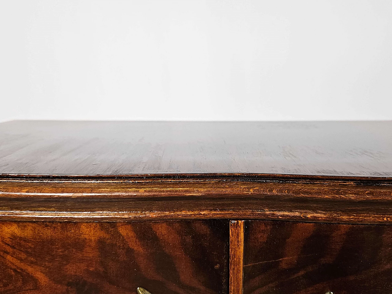 Pair of walnut bedside tables with brass handles and wavy legs, 1950s 14