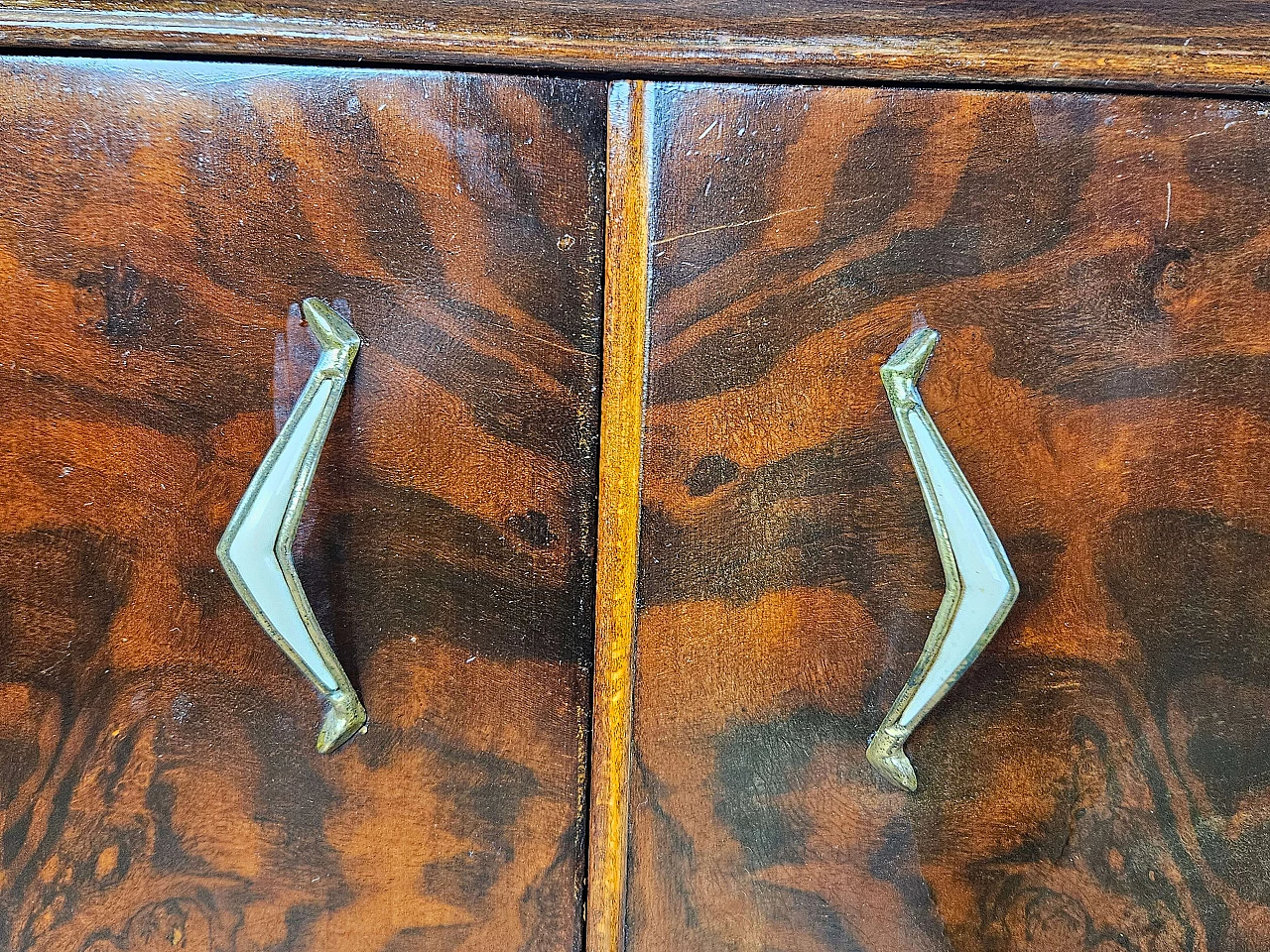 Pair of walnut bedside tables with brass handles and wavy legs, 1950s 15