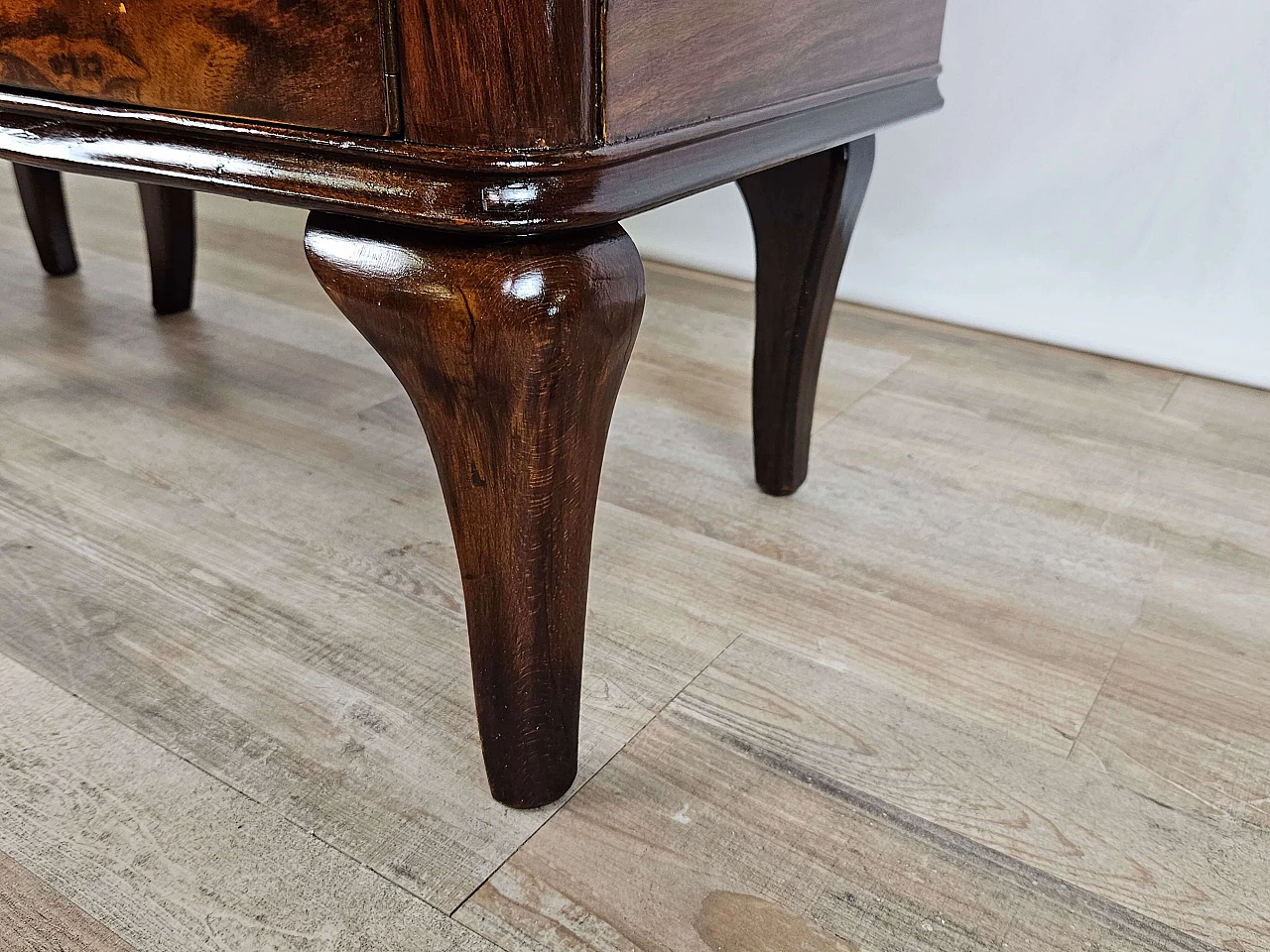 Pair of walnut bedside tables with brass handles and wavy legs, 1950s 22