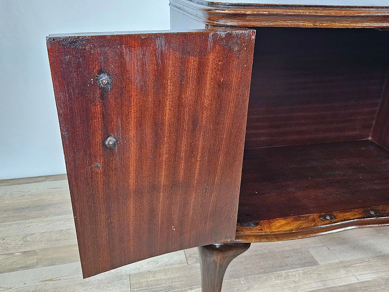 Pair of walnut bedside tables with brass handles and wavy legs, 1950s 31