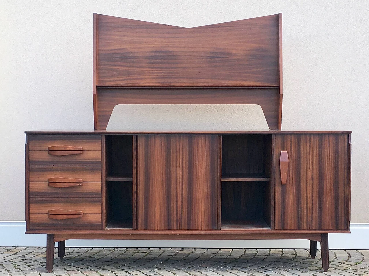 Credenza in palissandro in stile scandinavo con piattaia, anni '70 9