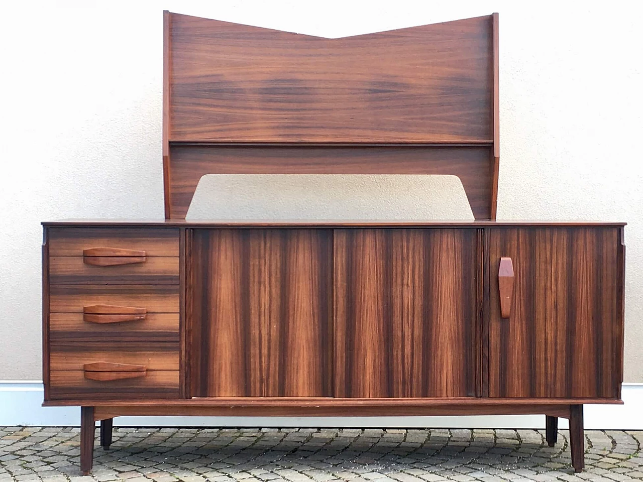 Credenza in palissandro in stile scandinavo con piattaia, anni '70 10