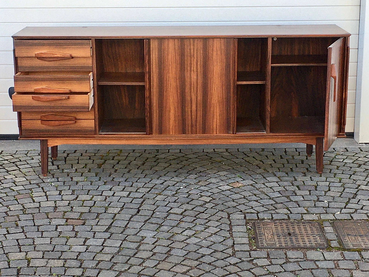 Credenza in palissandro in stile scandinavo con piattaia, anni '70 17