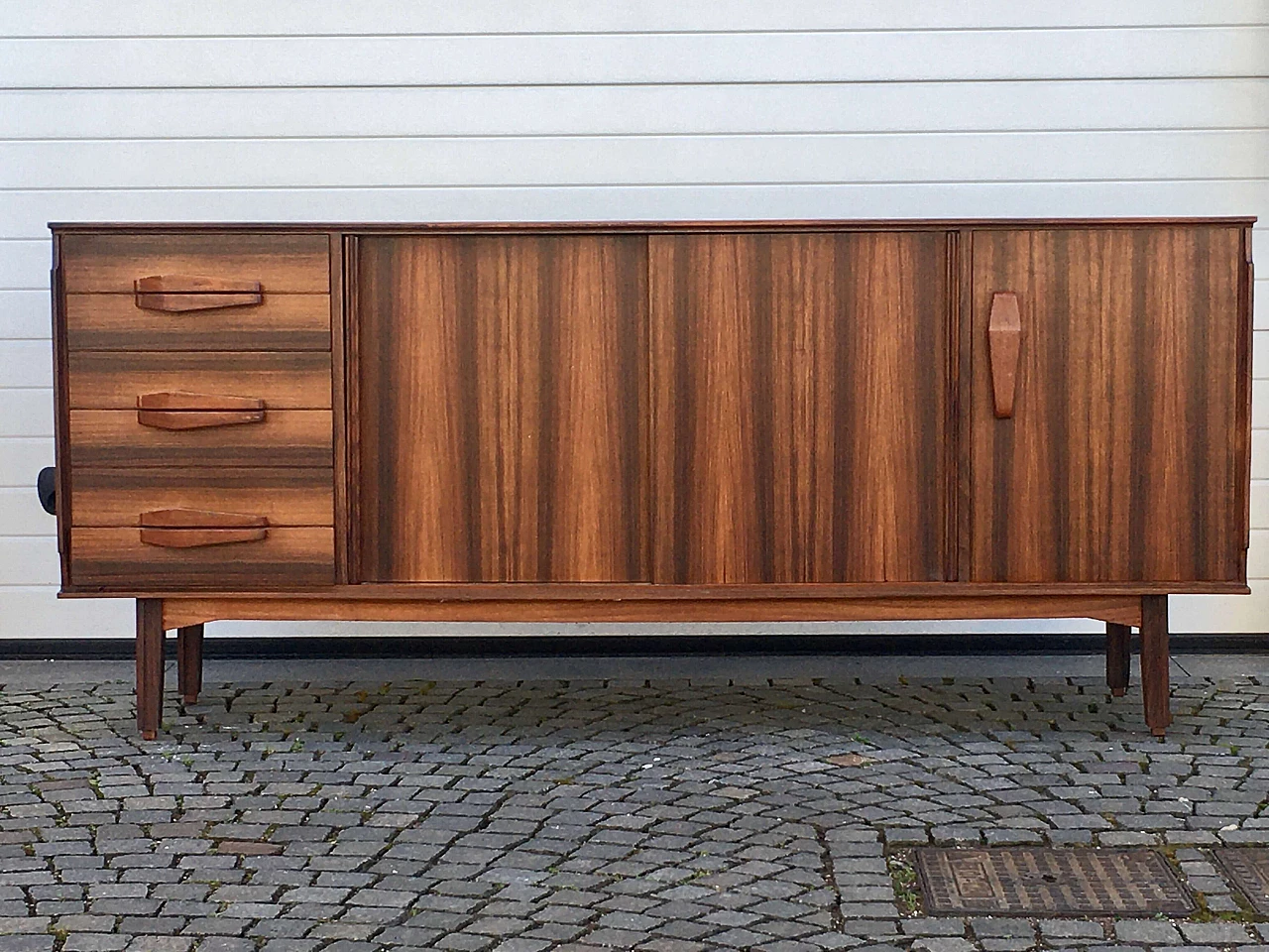 Credenza in palissandro in stile scandinavo con piattaia, anni '70 19