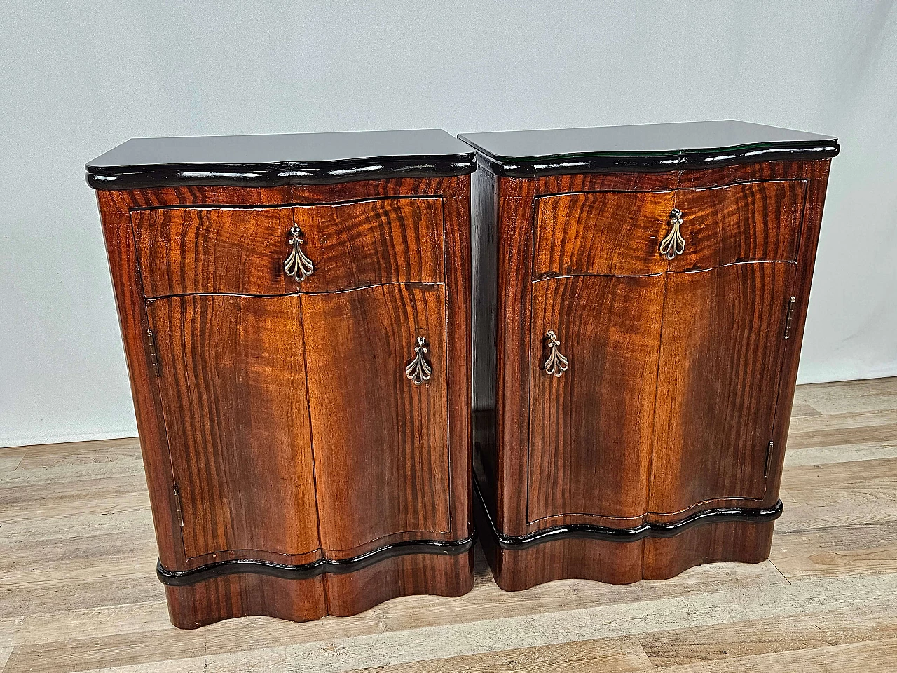 Pair of mahogany and ebony bedside tables with black glass top, 1950s 3