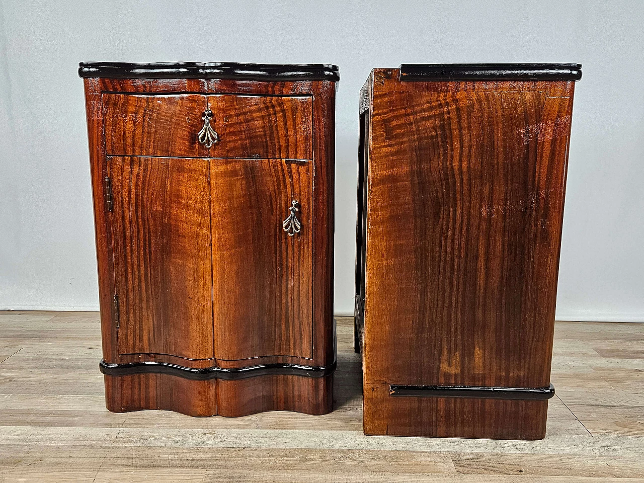 Pair of mahogany and ebony bedside tables with black glass top, 1950s 5