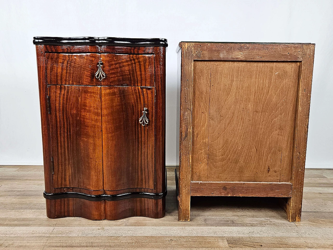 Pair of mahogany and ebony bedside tables with black glass top, 1950s 6