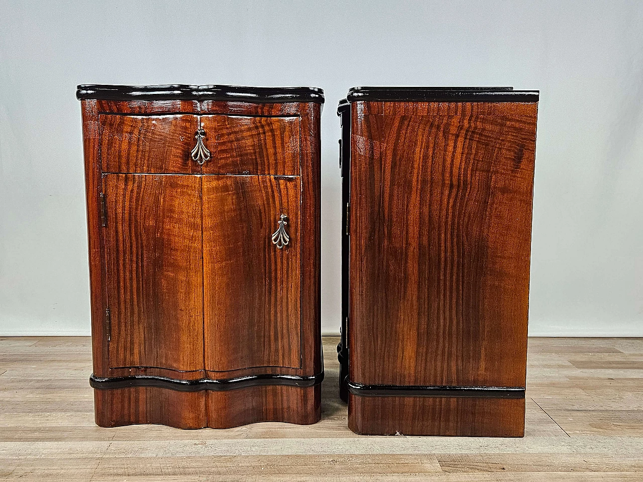 Pair of mahogany and ebony bedside tables with black glass top, 1950s 7