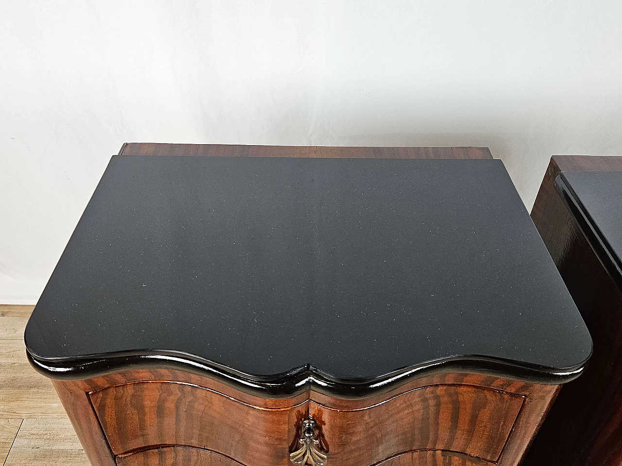 Pair of mahogany and ebony bedside tables with black glass top, 1950s 8