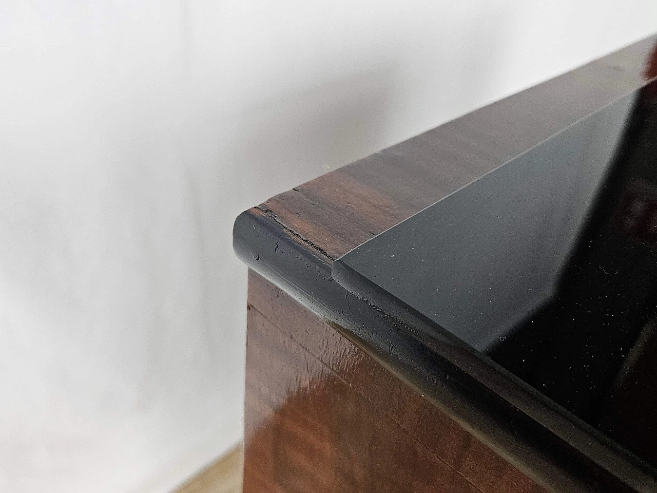 Pair of mahogany and ebony bedside tables with black glass top, 1950s 16