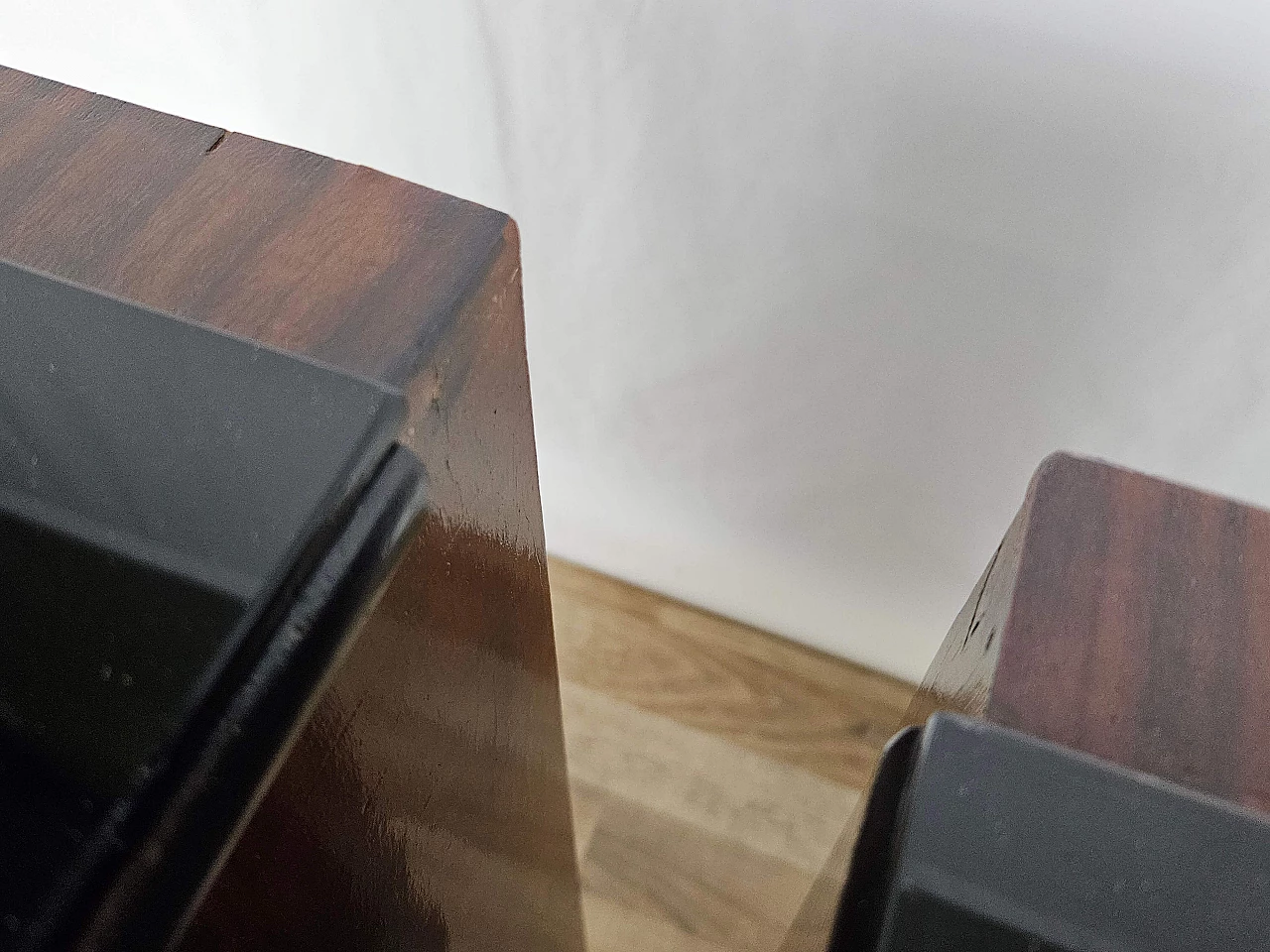 Pair of mahogany and ebony bedside tables with black glass top, 1950s 17