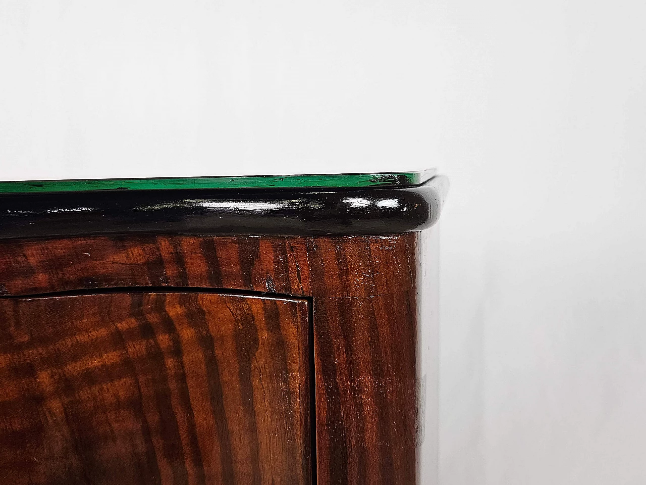 Pair of mahogany and ebony bedside tables with black glass top, 1950s 20