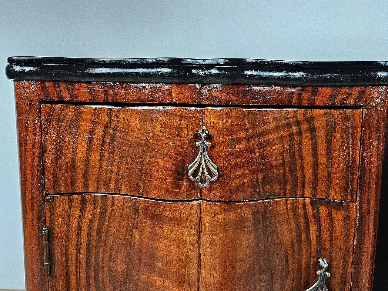 Pair of mahogany and ebony bedside tables with black glass top, 1950s 25