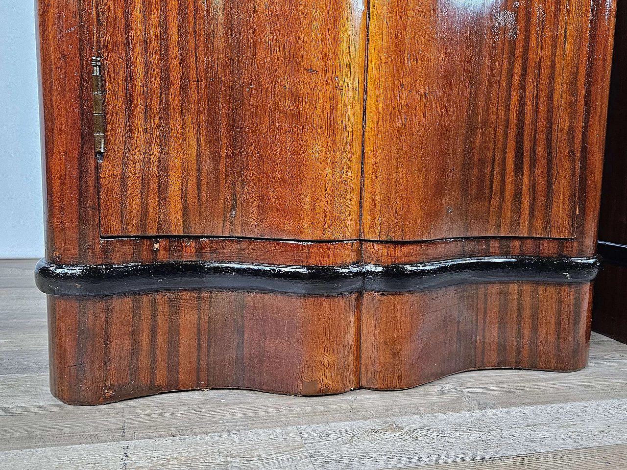 Pair of mahogany and ebony bedside tables with black glass top, 1950s 28