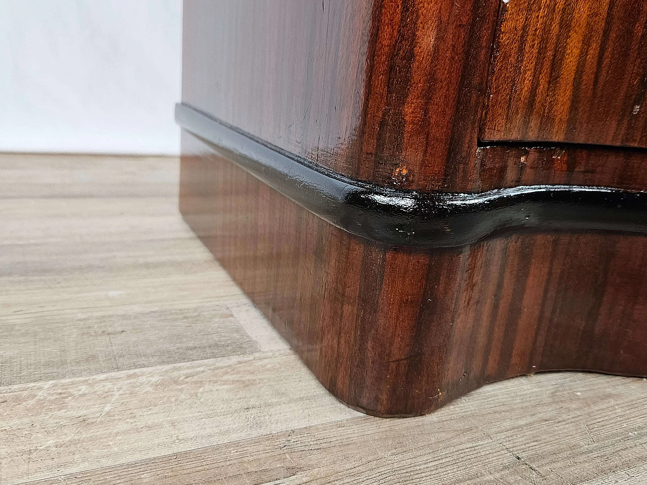 Pair of mahogany and ebony bedside tables with black glass top, 1950s 31