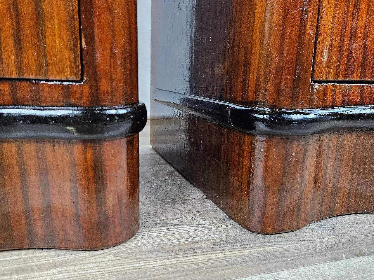 Pair of mahogany and ebony bedside tables with black glass top, 1950s 32