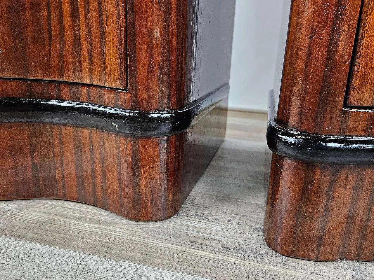 Pair of mahogany and ebony bedside tables with black glass top, 1950s 33