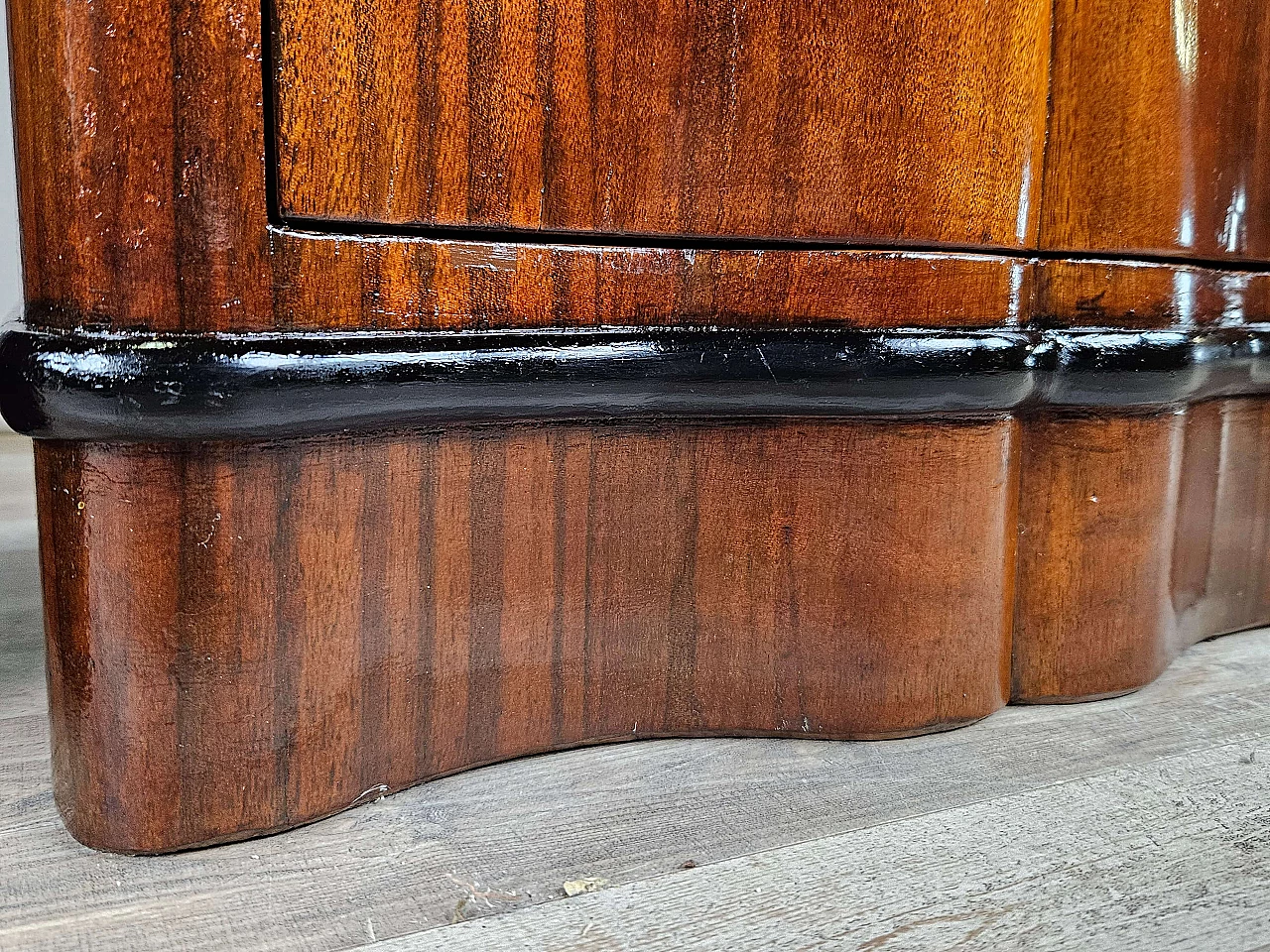 Pair of mahogany and ebony bedside tables with black glass top, 1950s 34