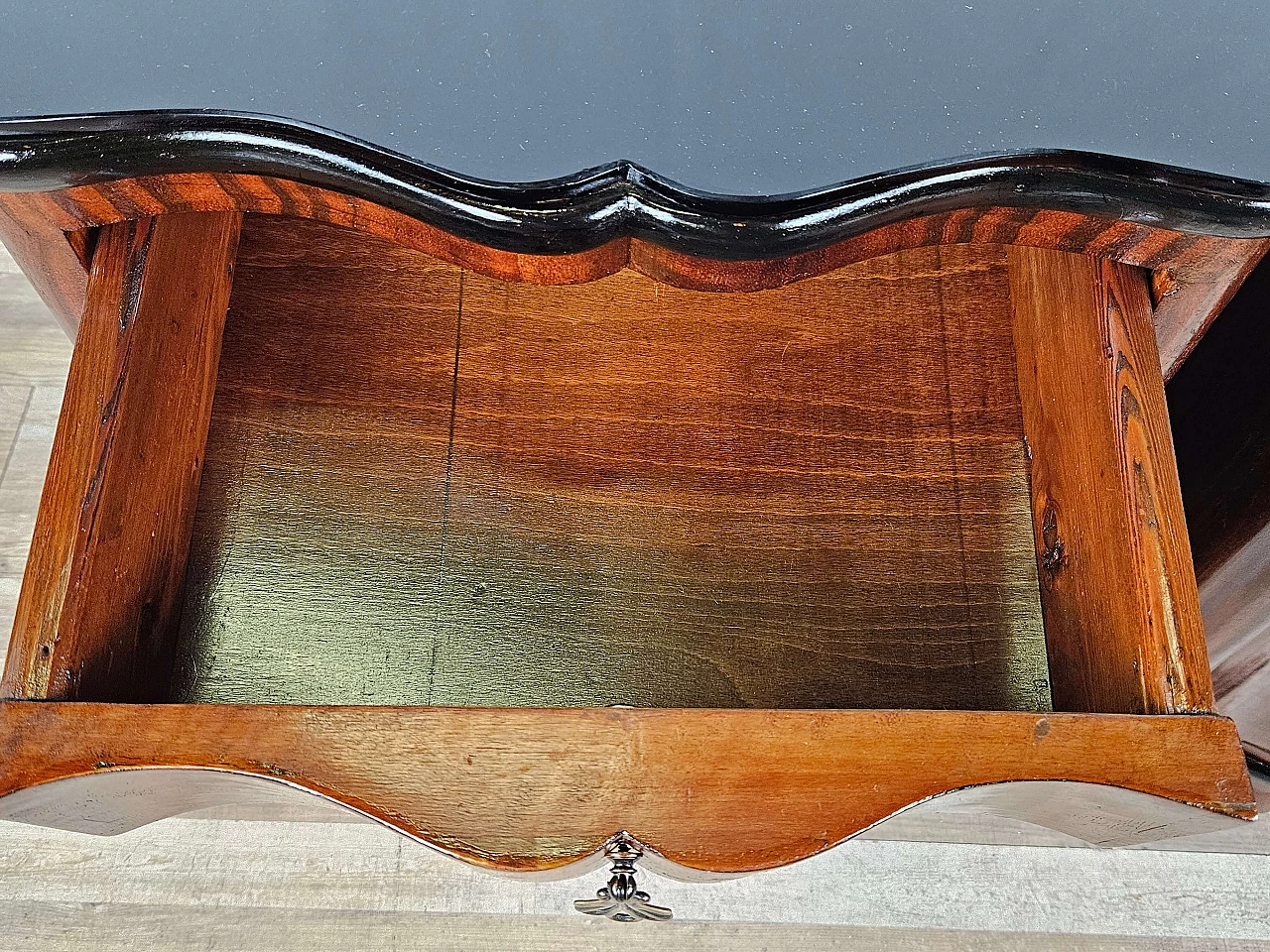 Pair of mahogany and ebony bedside tables with black glass top, 1950s 37