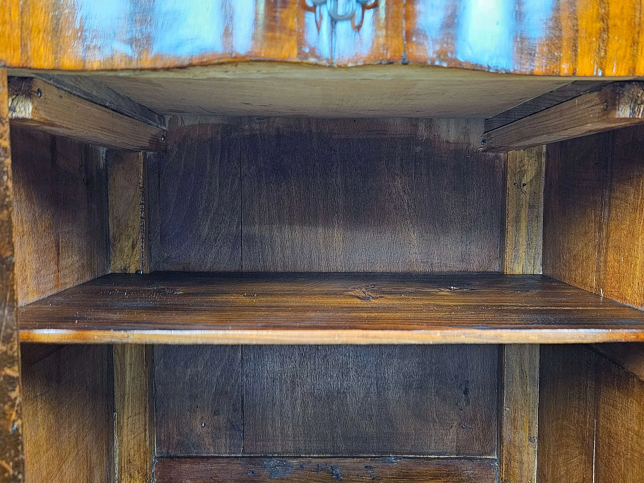 Pair of mahogany and ebony bedside tables with black glass top, 1950s 41