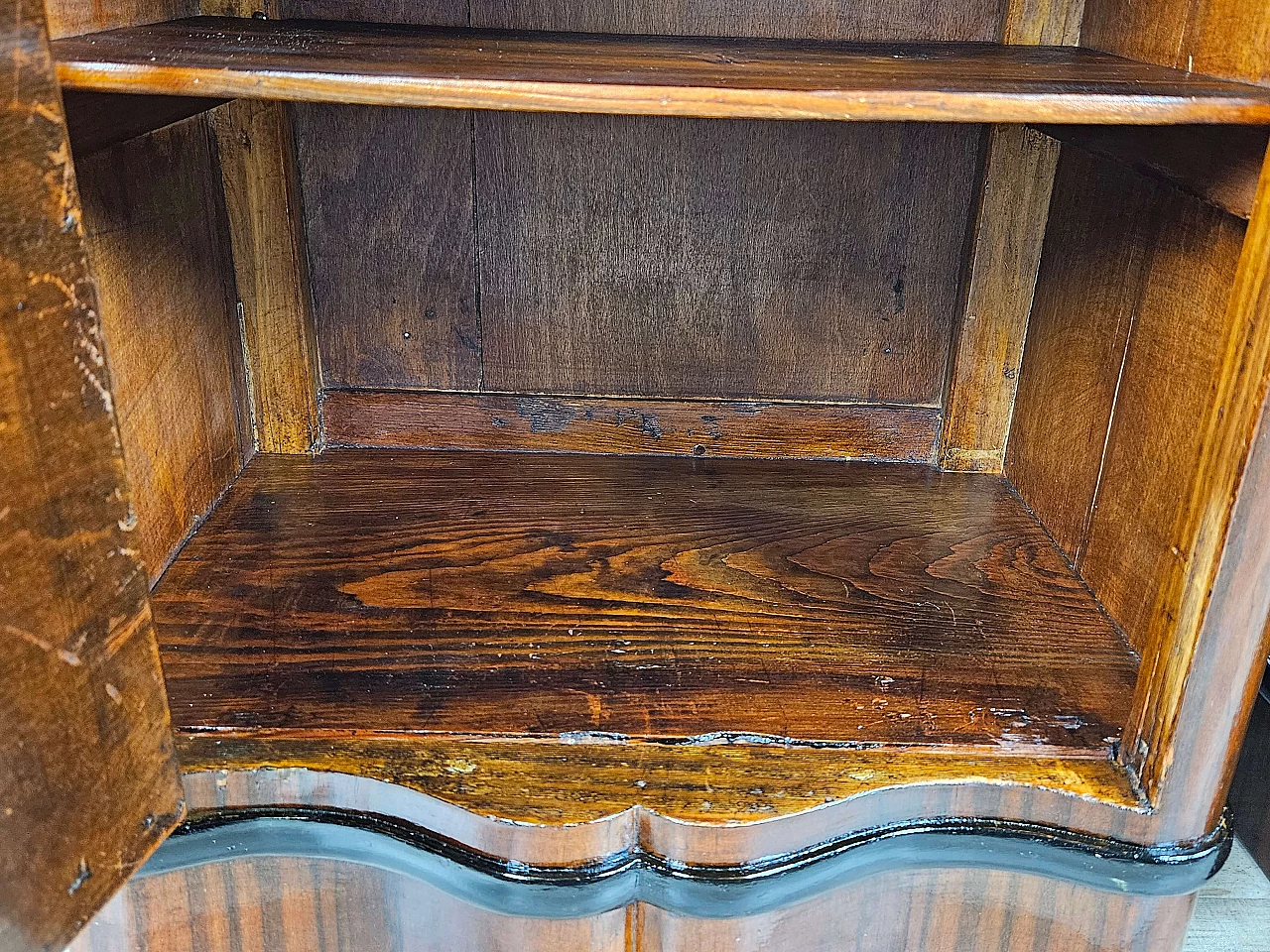 Pair of mahogany and ebony bedside tables with black glass top, 1950s 42