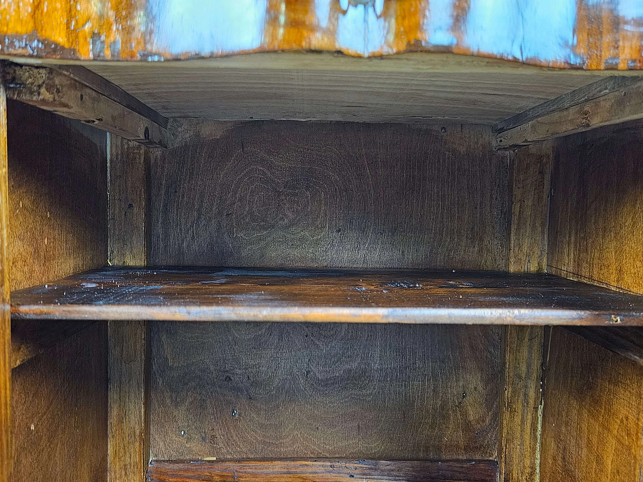 Pair of mahogany and ebony bedside tables with black glass top, 1950s 46