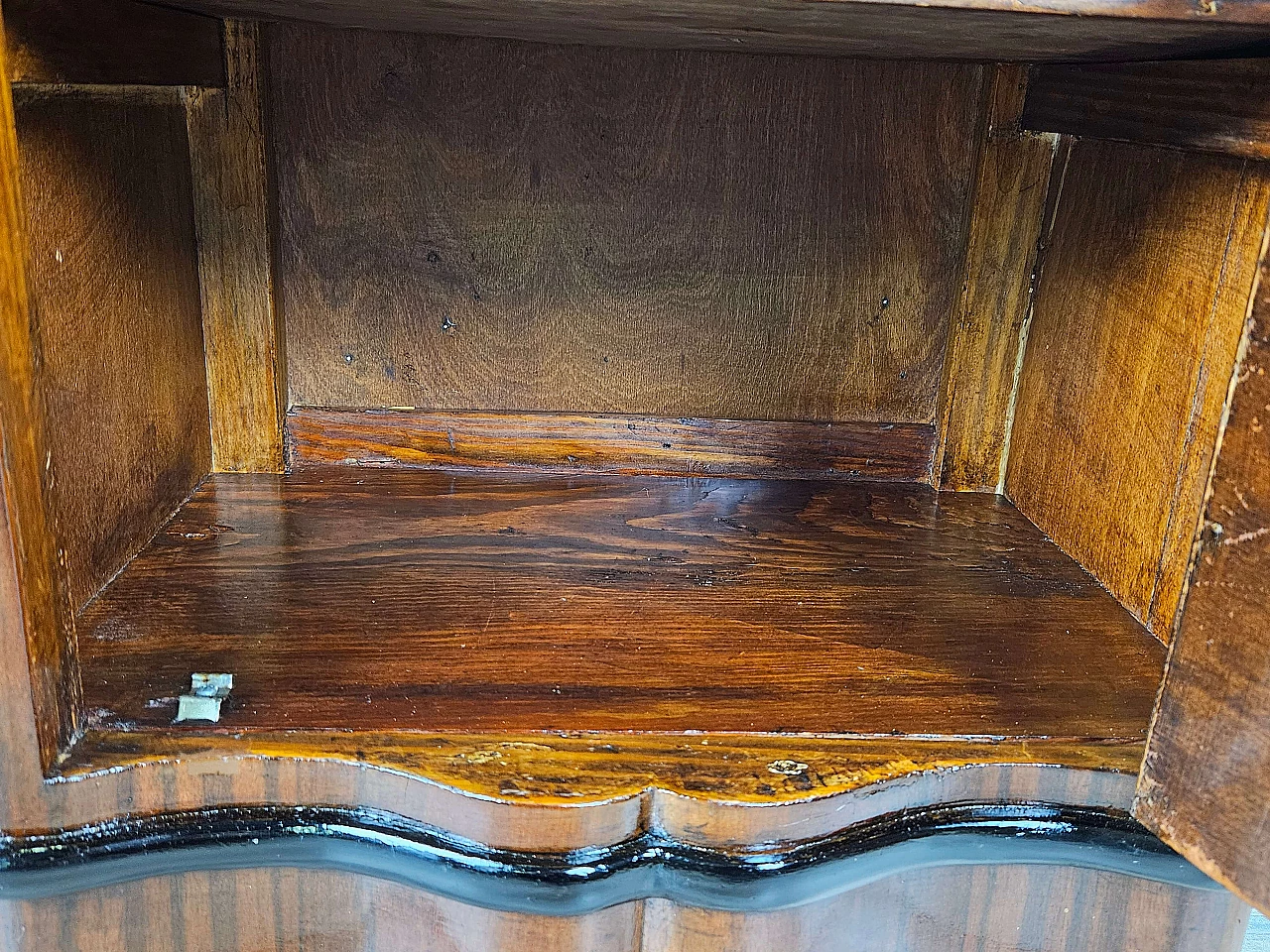 Pair of mahogany and ebony bedside tables with black glass top, 1950s 47