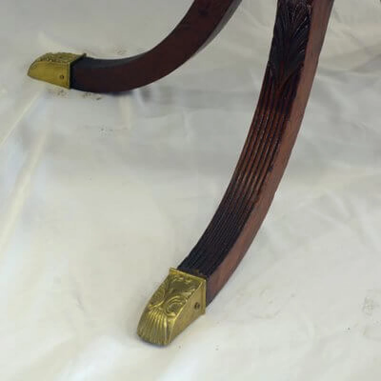 Mahogany feather game table with bronze feet and knobs, 1920s 18